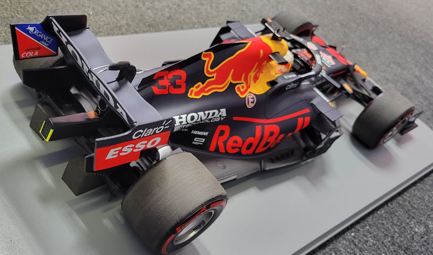 1/12 2021 Red Bull Racing Honda RB16B No.33 Winner Of Abu Dhabi GP Max  Verstappen With Acrylic Cover By Spark (Limited To 2,021 Pieces)
