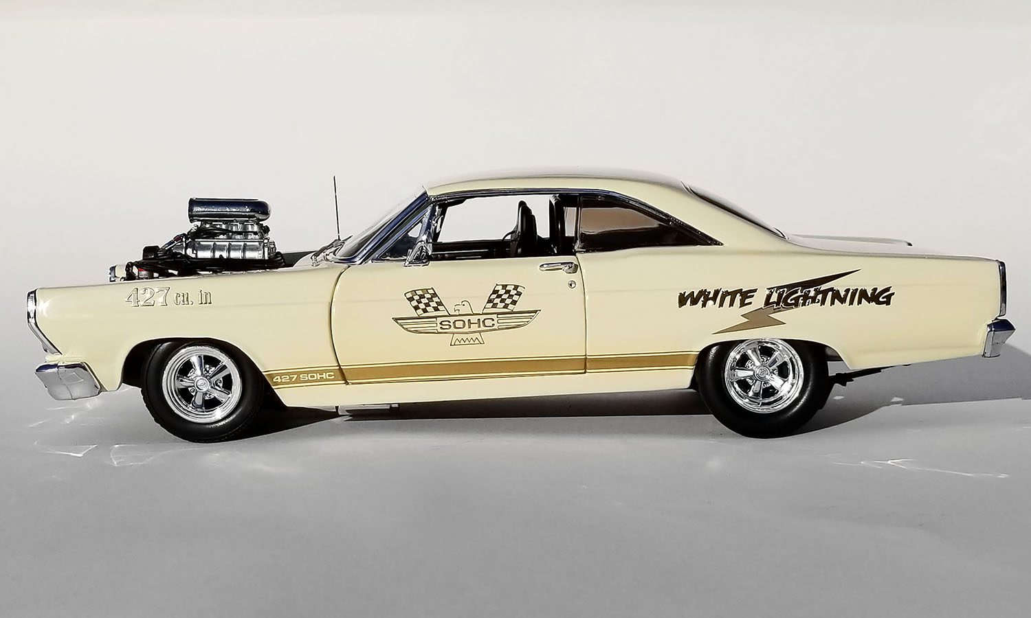 1/18 1967 Ford Fairlane White Lightning - By ACME | Pasteiner's