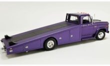 1/18 Acme Dodge D-300 Ramp Truck Plum Crazy - Image 2